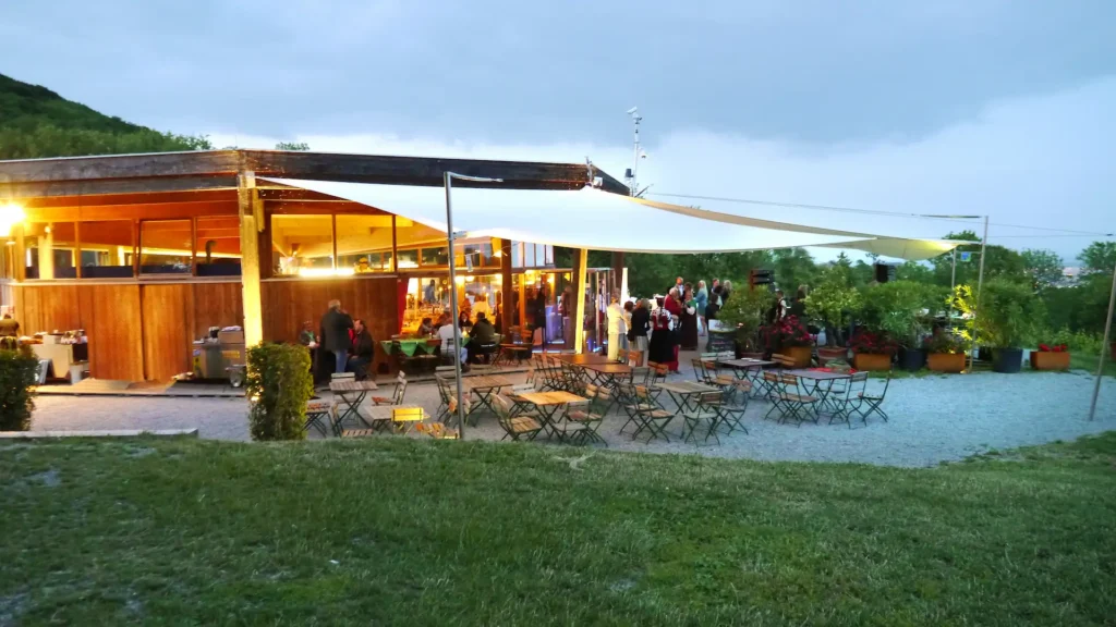 Oktogon_Abend_02